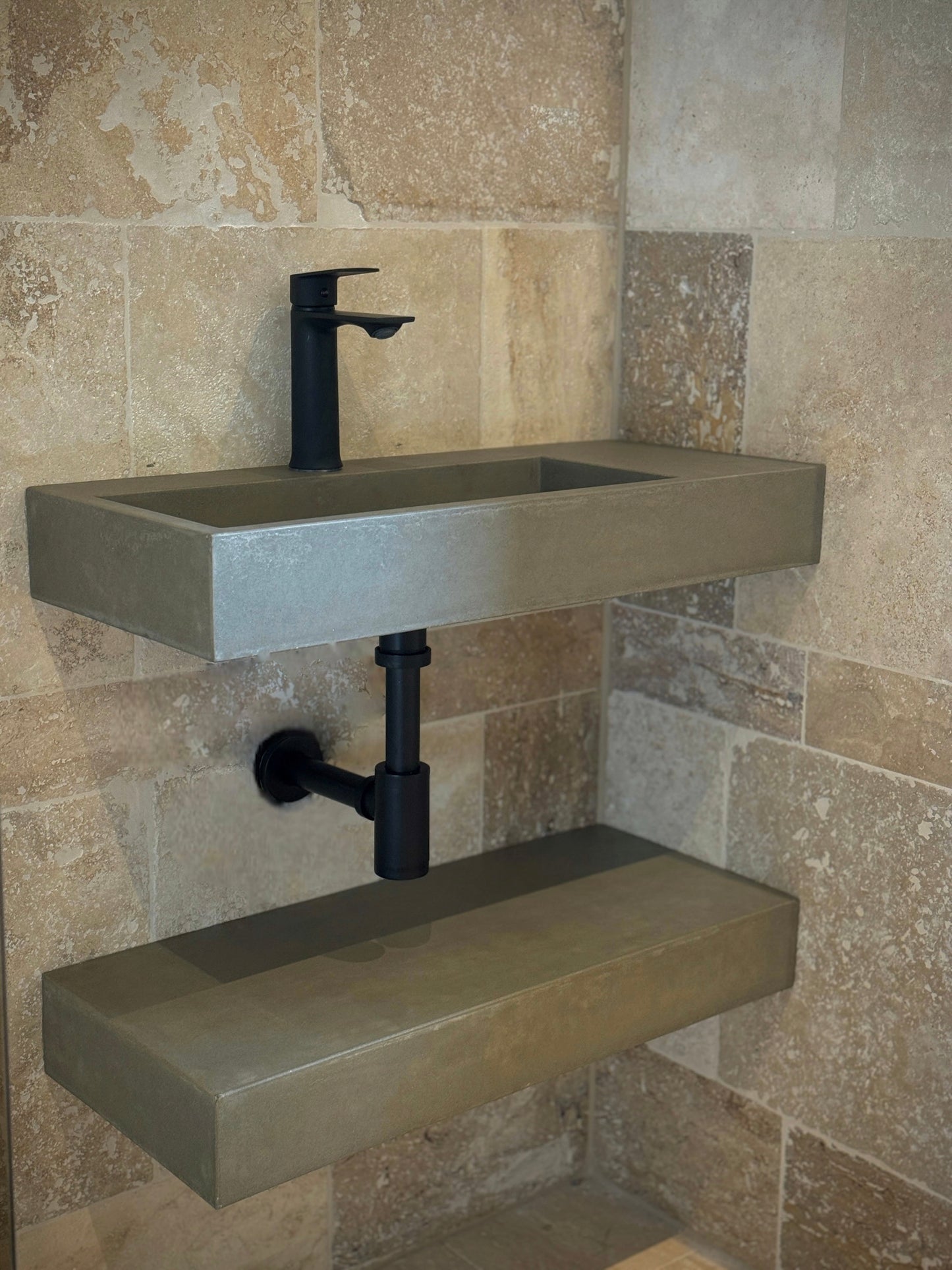Betonwaschbecken, APHIR (Ablage seitlich) - MeeAR Design