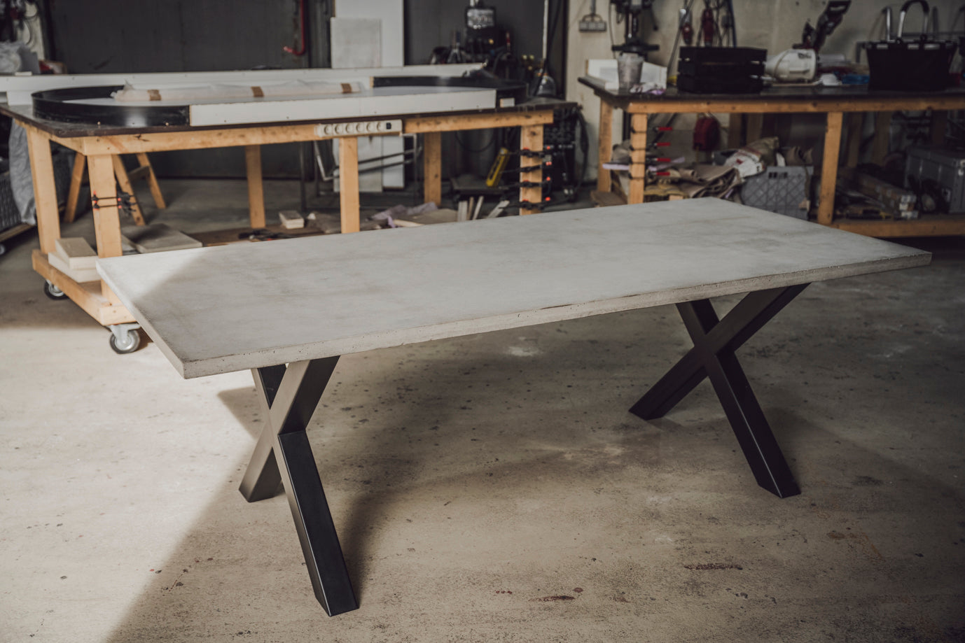 Massiver Betonesstisch, JAMANT I - MeeAR Design