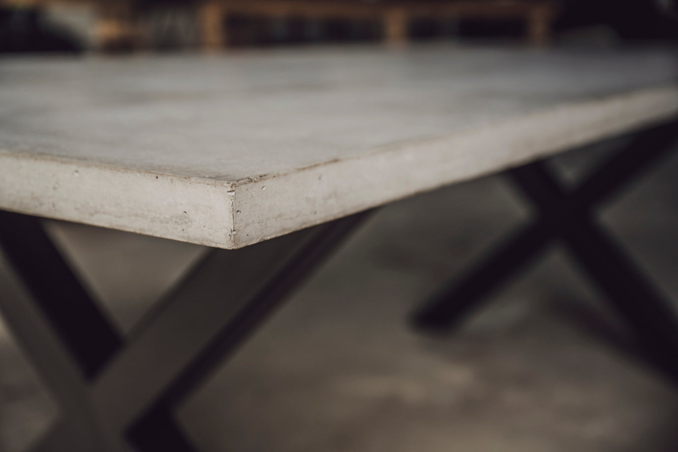 Massiver Betonesstisch, JAMANT I - MeeAR Design
