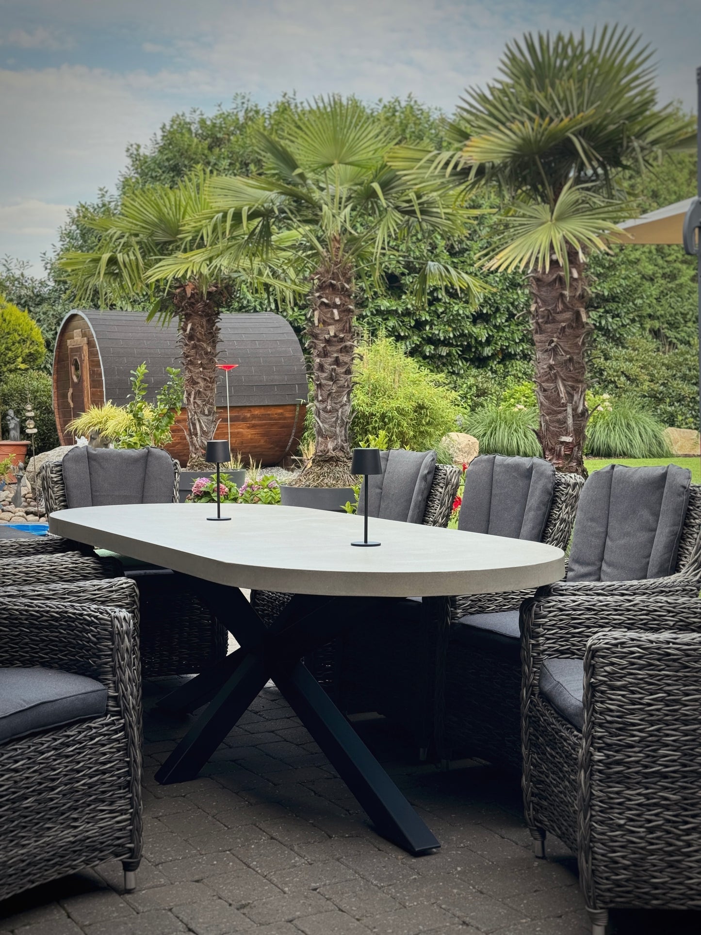 Massiver Betonesstisch, JAMANT lll - MeeAR Design
