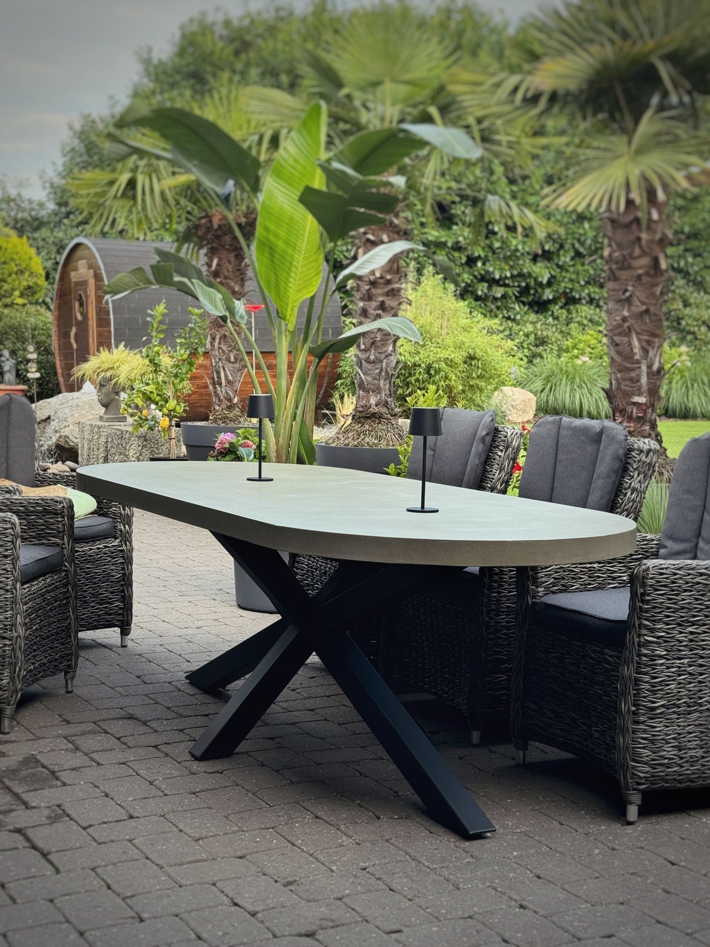 Massiver Betonesstisch, JAMANT lll - MeeAR Design