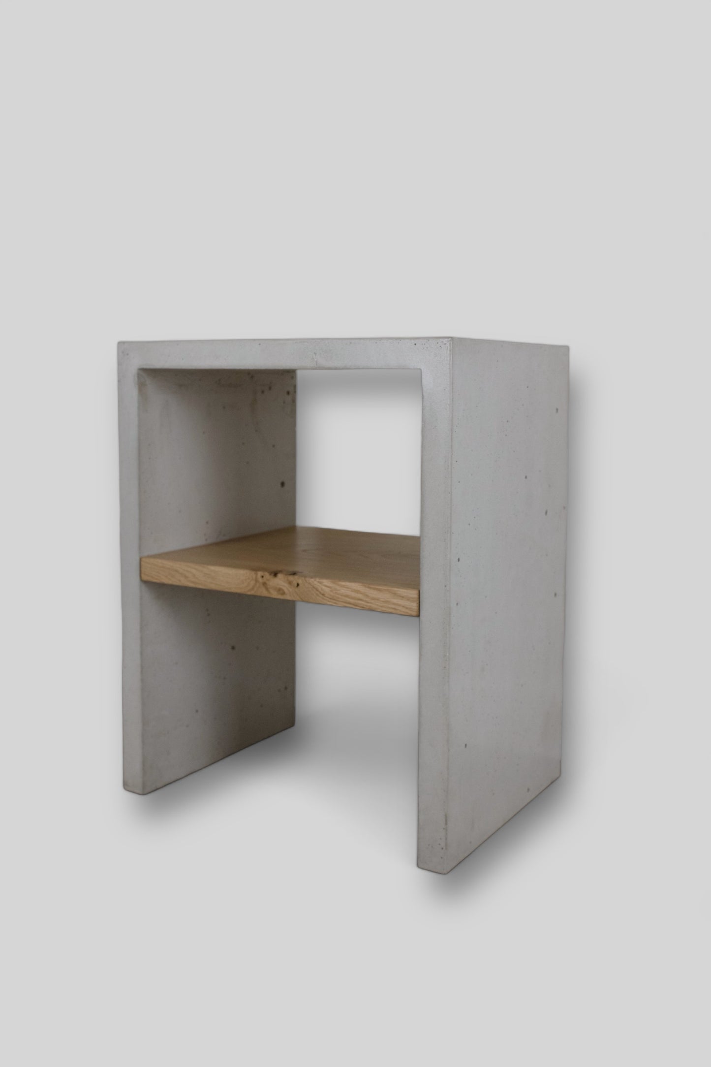 Massiver Nachttissch aus Beton SARAVIT - MeeAR Design