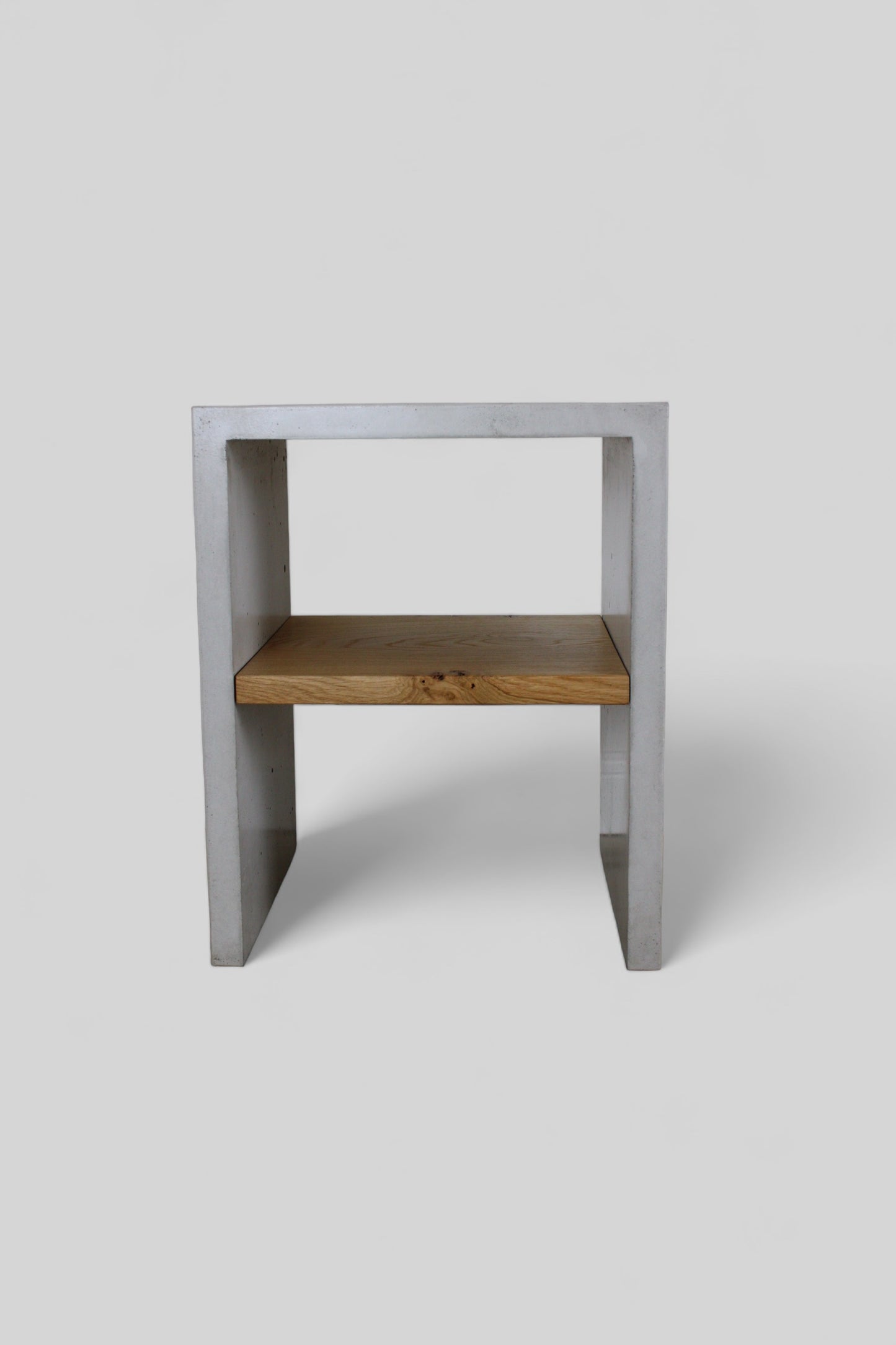 Massiver Nachttissch aus Beton SARAVIT - MeeAR Design