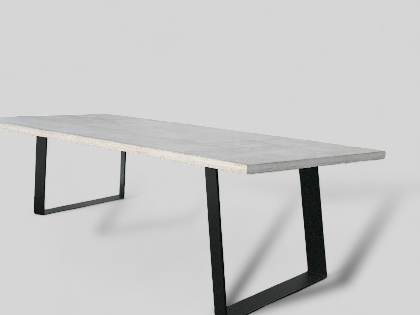 Massiver Betontisch, JAMANT II - MeeAR Design