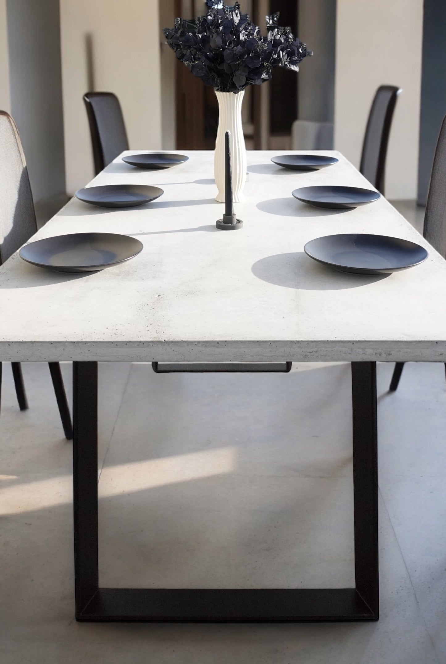 Massiver Betontisch, JAMANT II - MeeAR Design