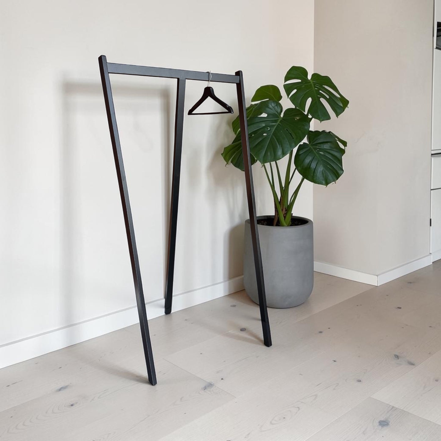 Design-Kleiderständer aus Stahl