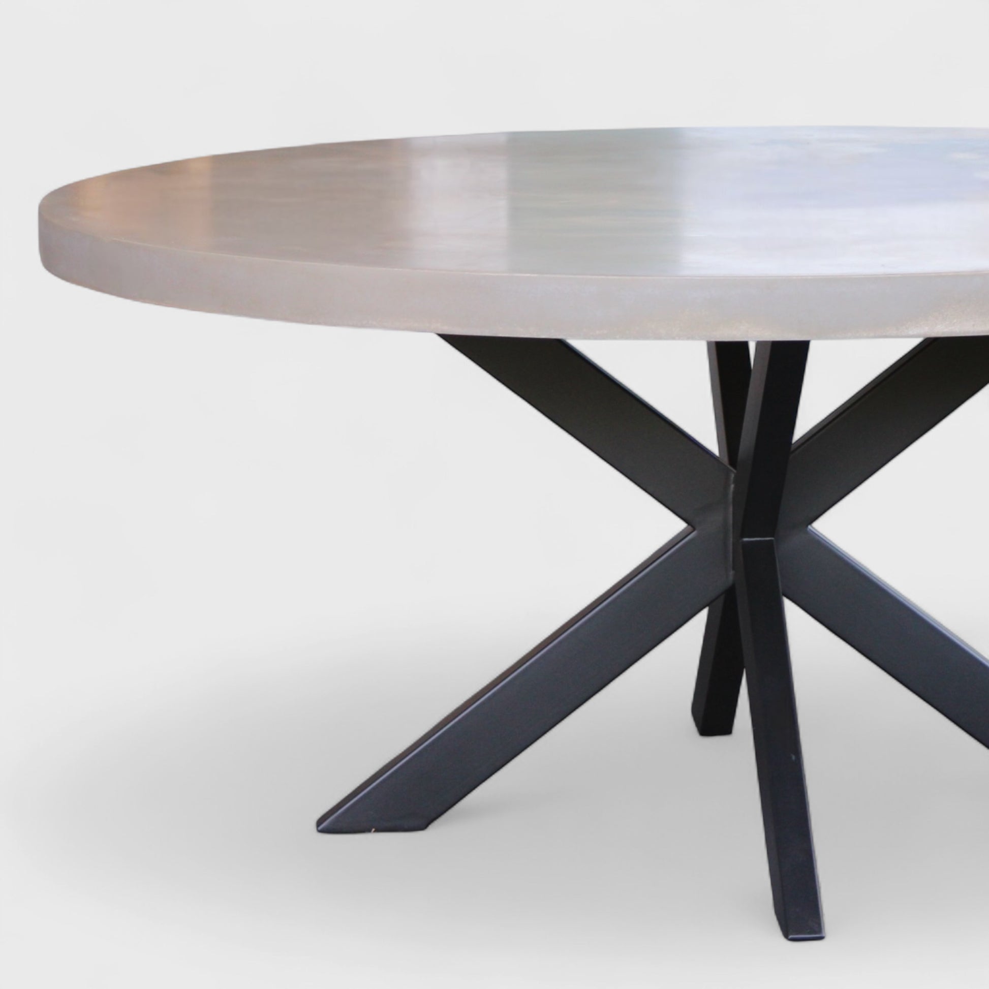 Massiver Betontisch, Jamant IV - MeeAR Design